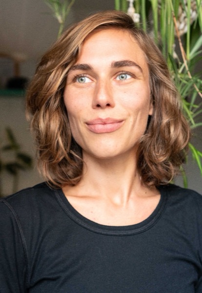 Laura, Kinderyoga-Lehrerin